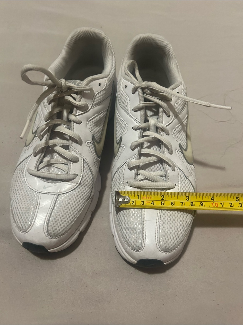 Nike White and Light Gray Women's Athletic Shoes - Picture 6 of 11